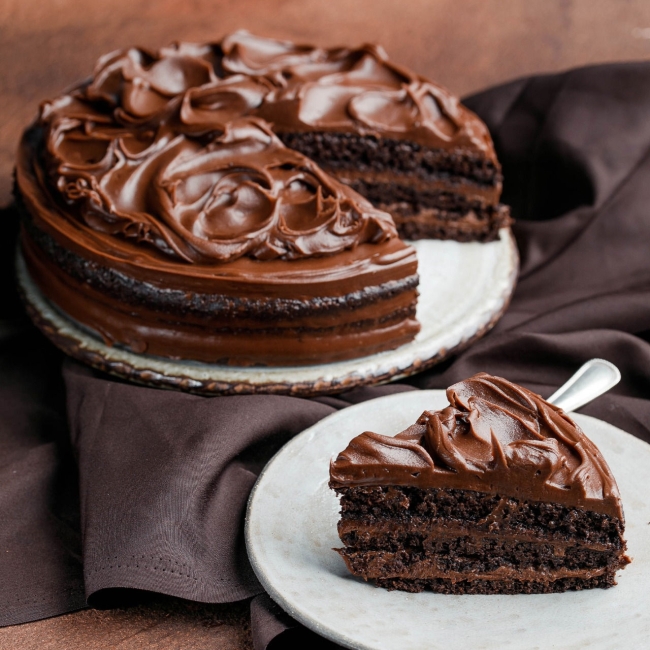 Classic Chocolate Cake Hola Keto Desserts Dubai Abu Dhabi UAE wide