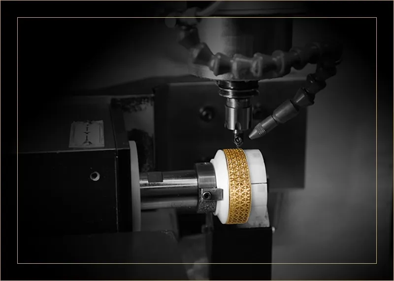 Precision gold craftsmanship at Zar